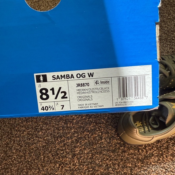 Adidas Green and Gold Sneakers - Picture 8 of 8